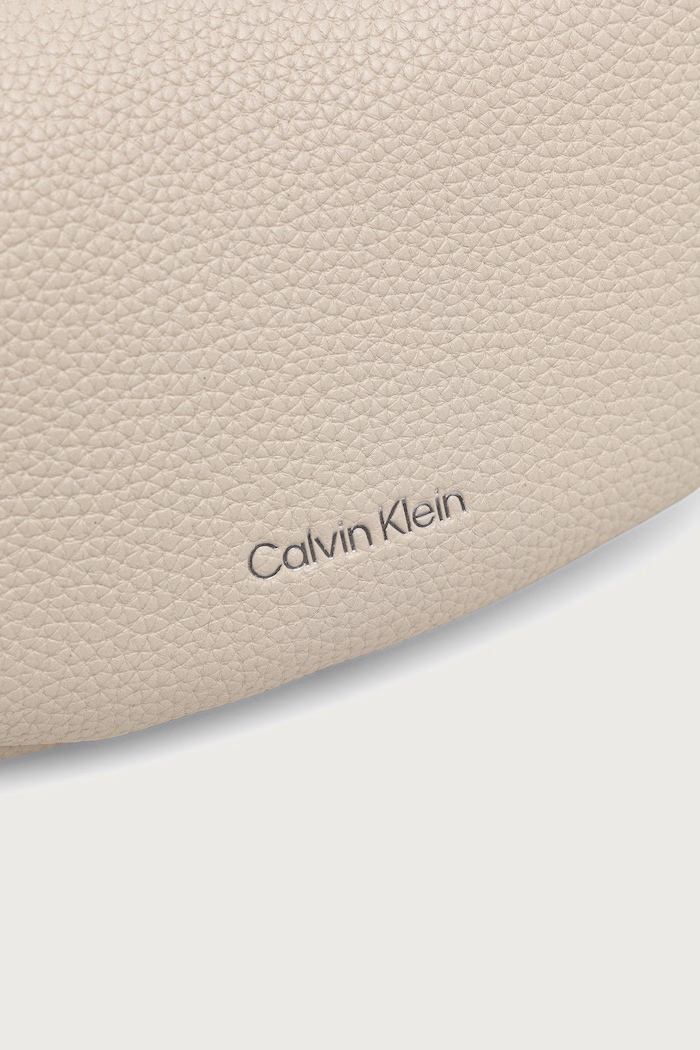 Torebka crossbody damska z imitacji skóry Calvin Klein LV04F3936G beżowy