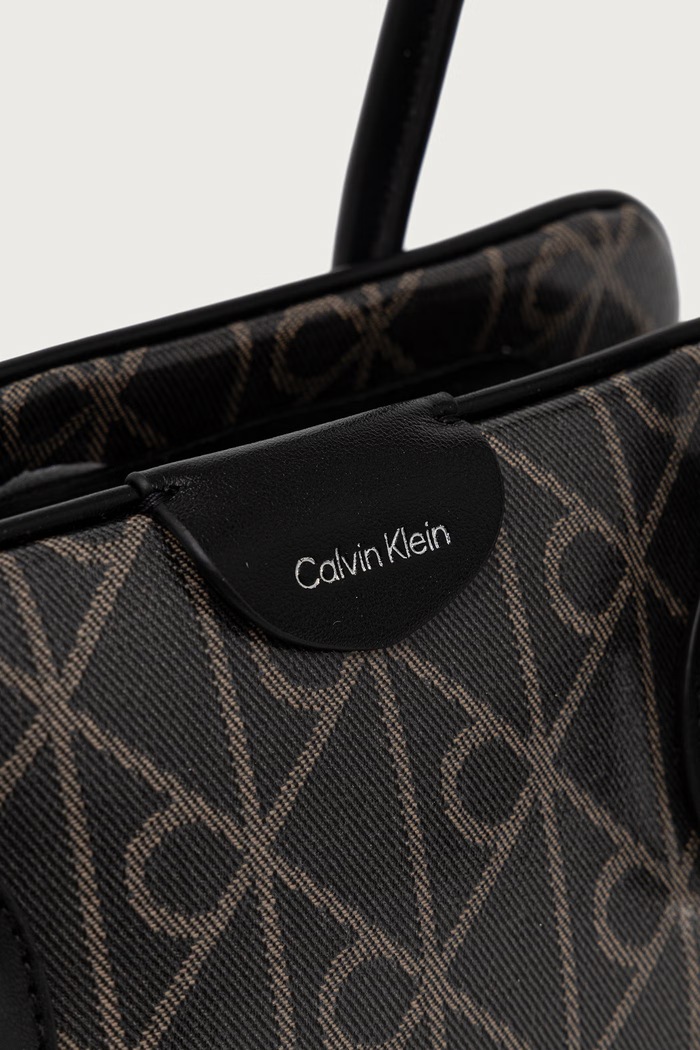 Torebka bagietka damska z imitacji skóry Calvin Klein LV04F4112G czarny