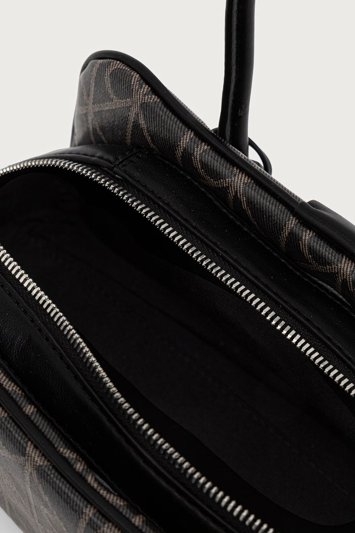 Torebka bagietka damska z imitacji skóry Calvin Klein czarny LV04F4112G