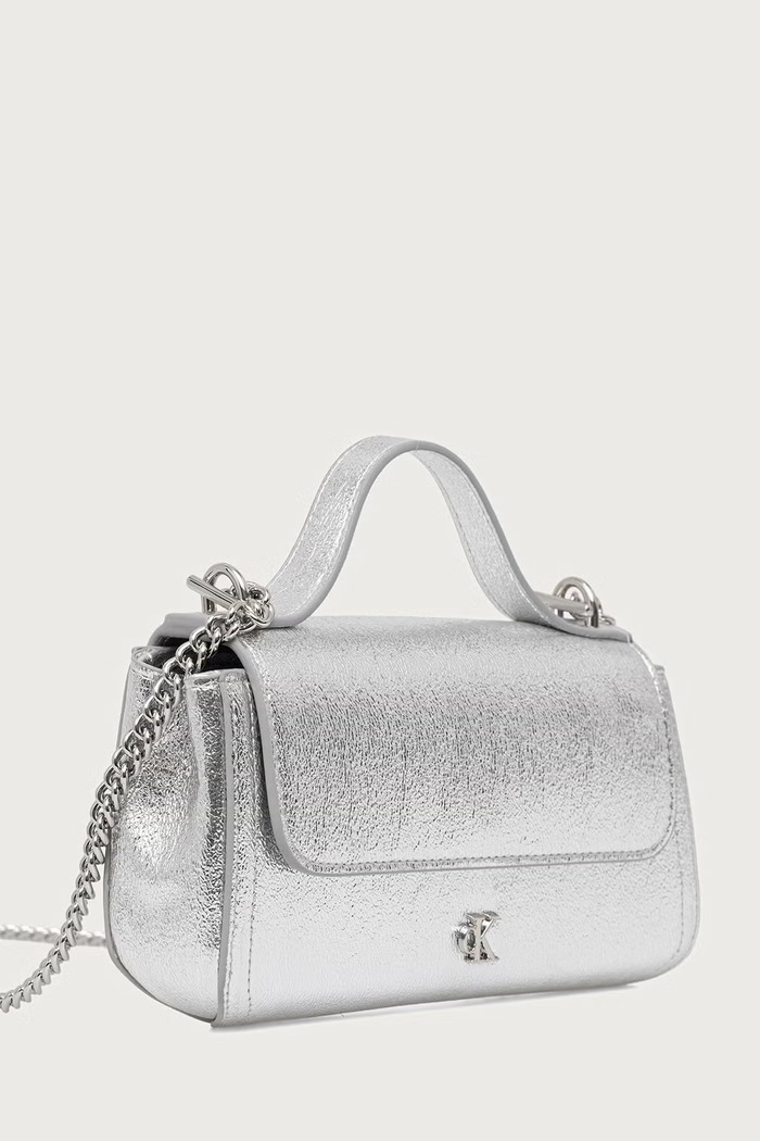 Calvin Klein Torebka crossbody damska z imitacji skóry LV04F1403G srebrny SS27