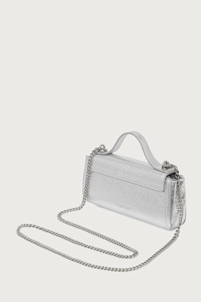 Akcesoria Calvin Klein Torebka crossbody damska z imitacji skóry LV04F1403G srebrny