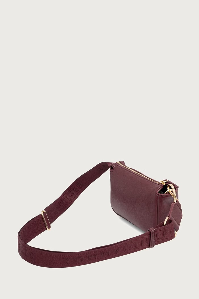 Doplnky Tommy Hilfiger Crossbody kabelka dámska z imitácie kože ESSENTIAL AW0AW19402 burgundské