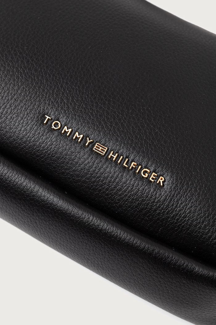 Crossbody kabelka dámska z imitácie kože ESSENTIAL Tommy Hilfiger AW0AW19402 čierna