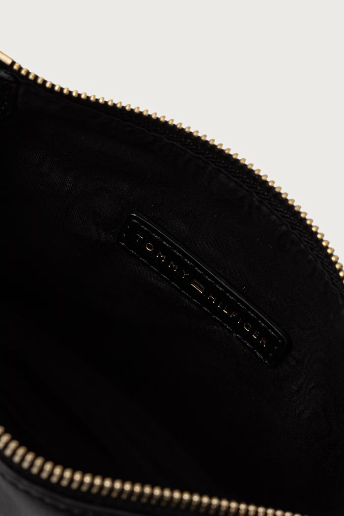Crossbody kabelka dámska z imitácie kože ESSENTIAL Tommy Hilfiger čierna AW0AW19402