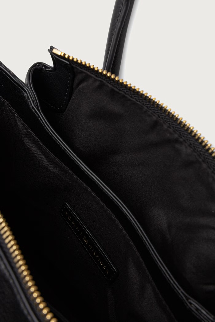 Kabelka dámska ESSENTIAL Tommy Hilfiger čierna AW0AW19403