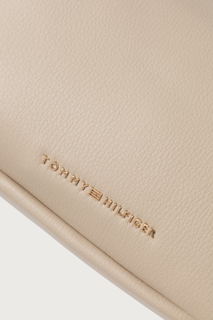 Taška dámská z imitace kůže ESSENTIAL Tommy Hilfiger AW0AW19553 béžová