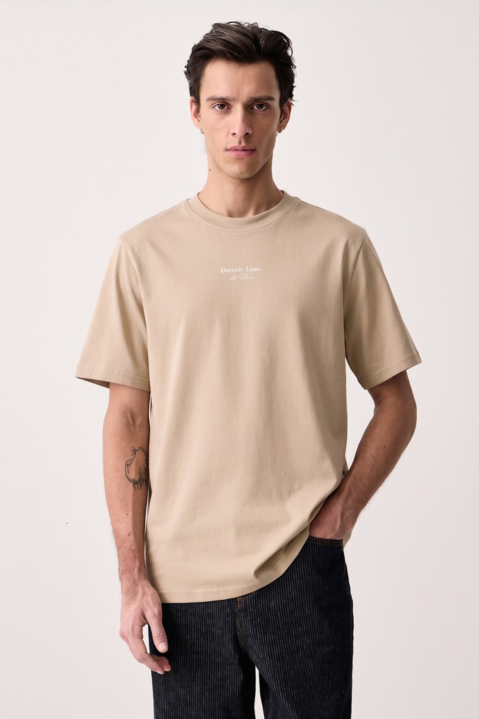 Odzież Les Deux T-shirt męski bawełniany Les Deux x Detroit Lions 1003221 beżowy