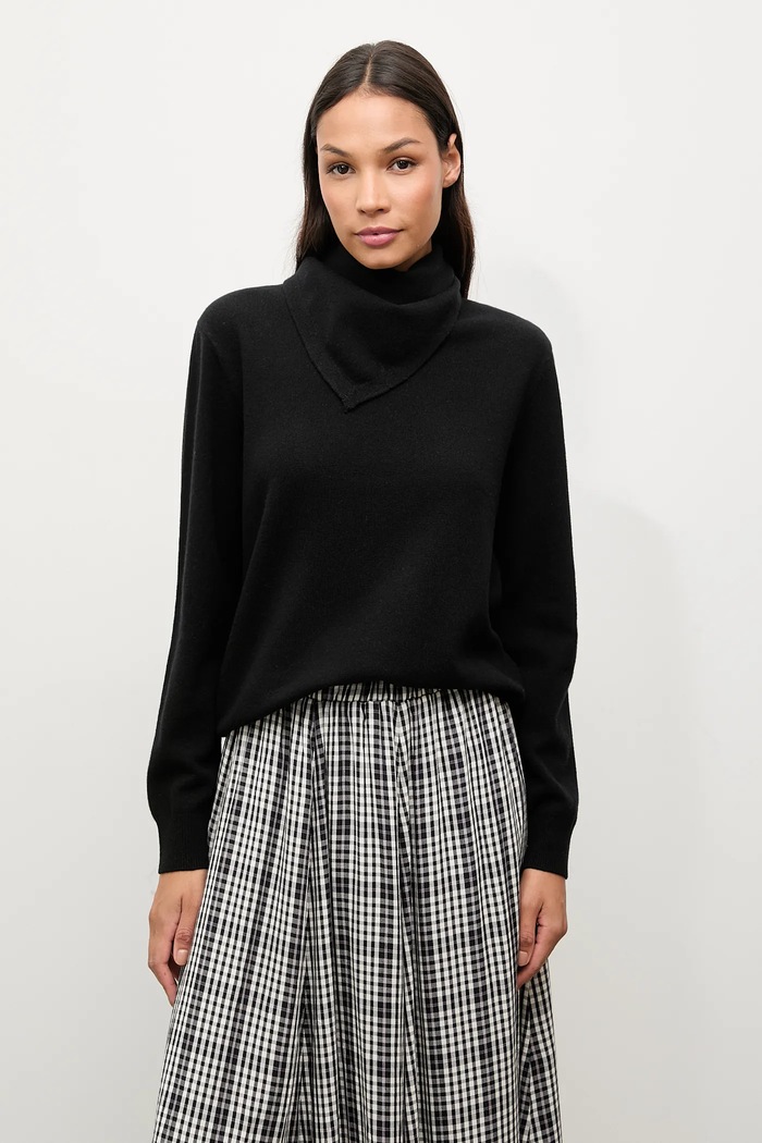 Answear.LAB sweter z wełny merino z apaszką szpic czarny WA25-SWD029