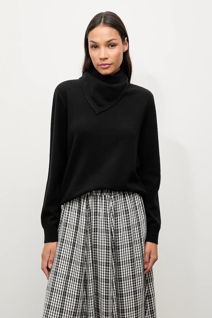 Answear.LAB sweter z wełny merino z apaszką szpic czarny WA25-SWD029