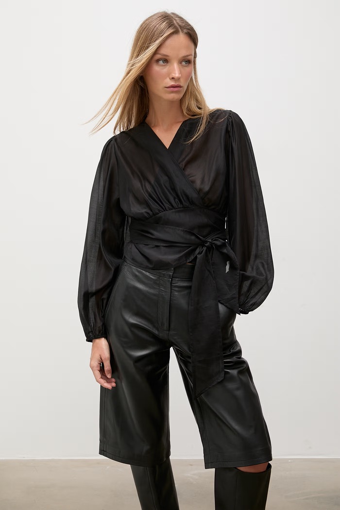 Answear.LAB koszula kopertowa damska z lyocellem czarny AW27-084.isr