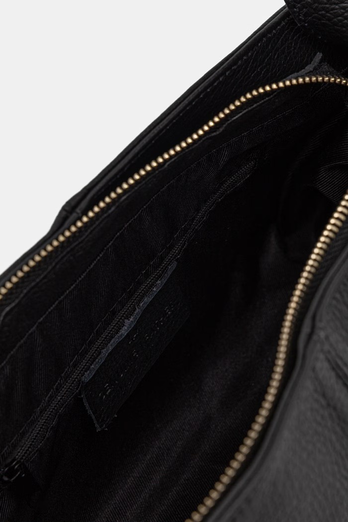 Answear.LAB torebka crossbody damska skórzana 1520.hak czarny