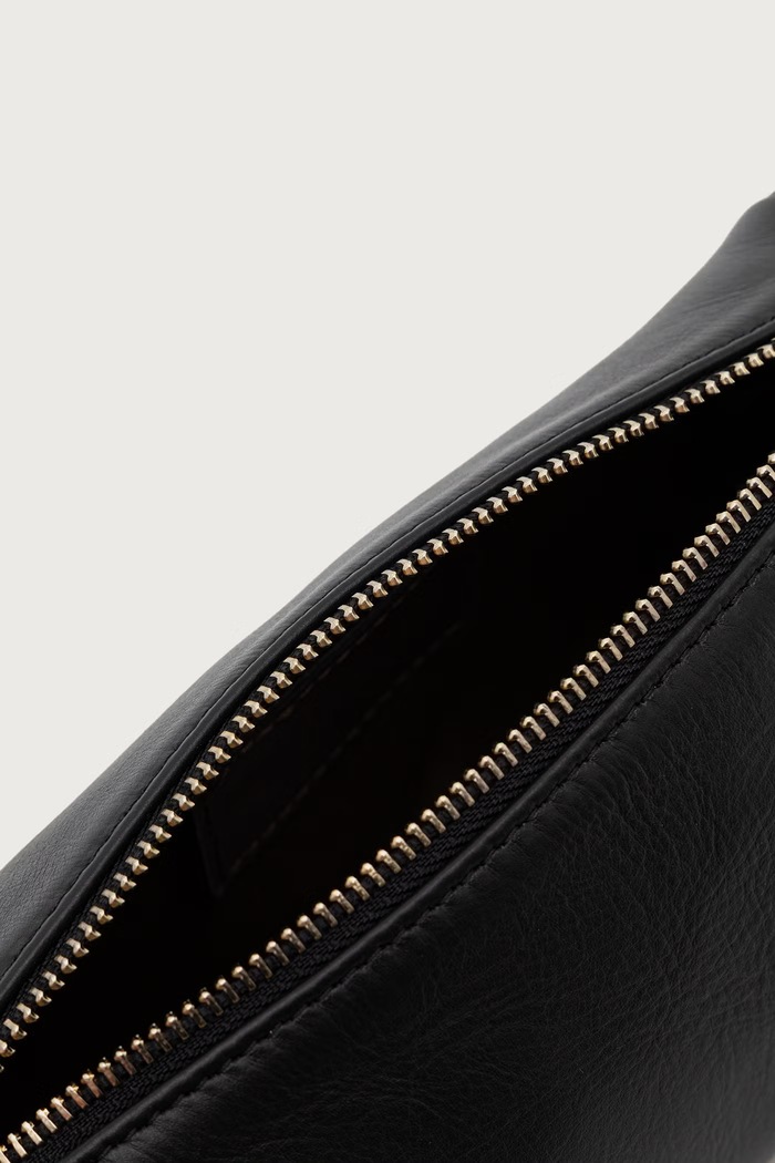 Answear.LAB torebka crossbody damska skórzana MBP173HO1.isr czarny