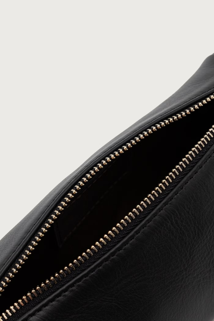 Answear.LAB torebka crossbody damska skórzana MBP173HO1.isr czarny