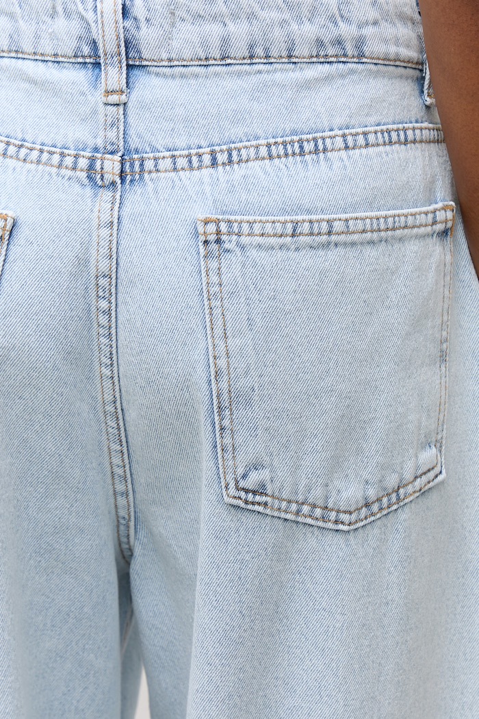 Answear.LAB jeansy mom fit damskie niebieski 993.tok