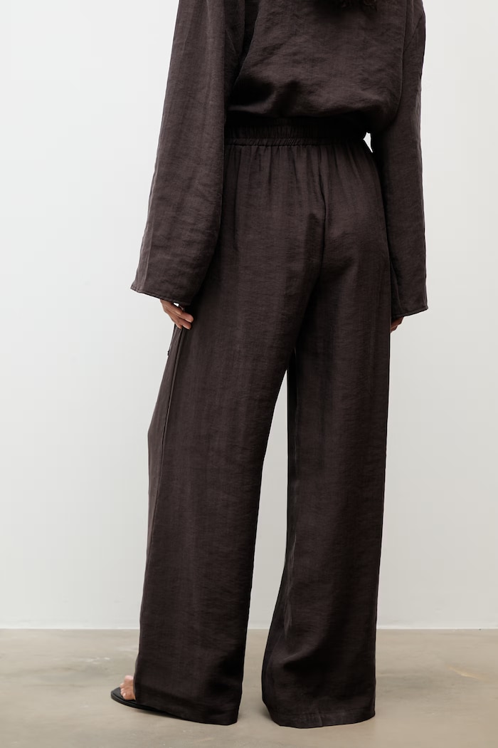 Îmbrăcăminte Answear.LAB pantaloni de femei cu lyocell 45226.tok maro