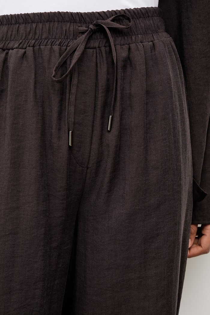 Answear.LAB pantaloni de femei cu lyocell maro 45226.tok