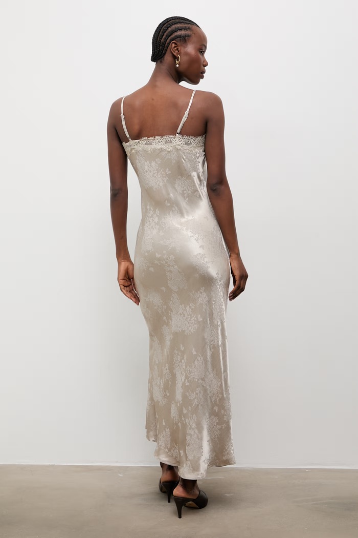 Дрехи Answear.LAB Рокля бельо с добавен лен NewSlipDress.hak бежов