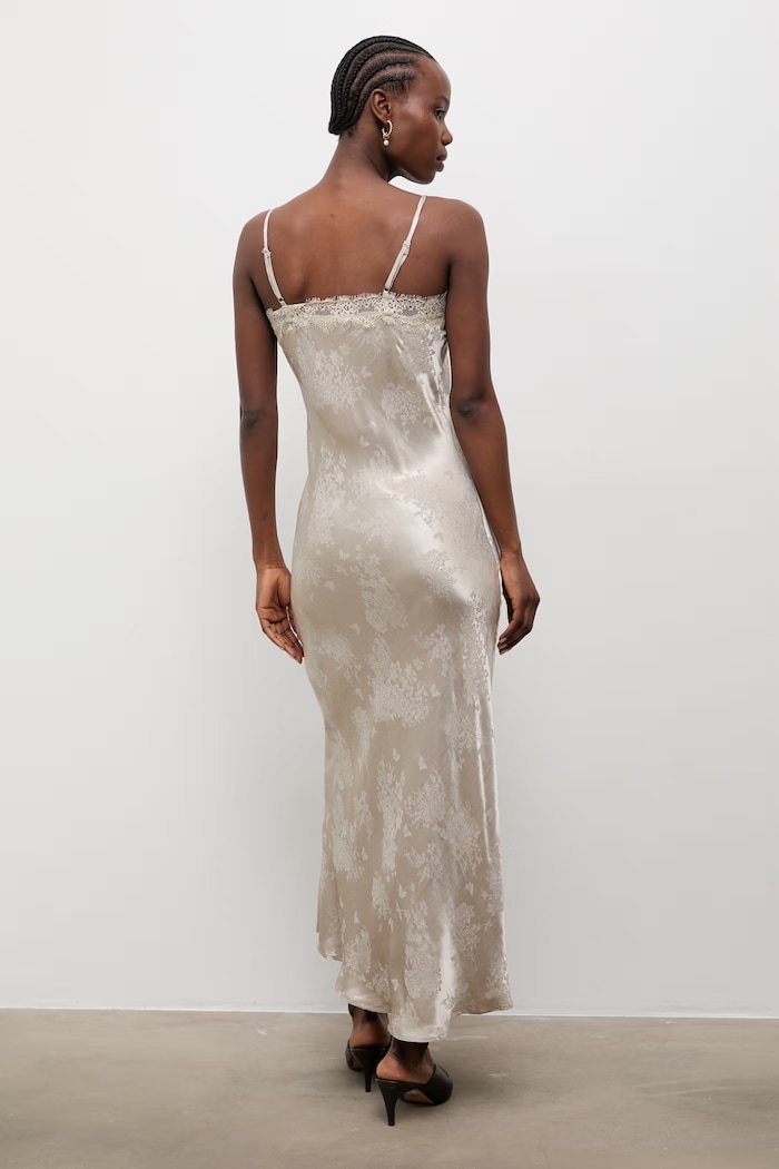 Дрехи Answear.LAB Рокля бельо с добавен лен NewSlipDress.hak бежов