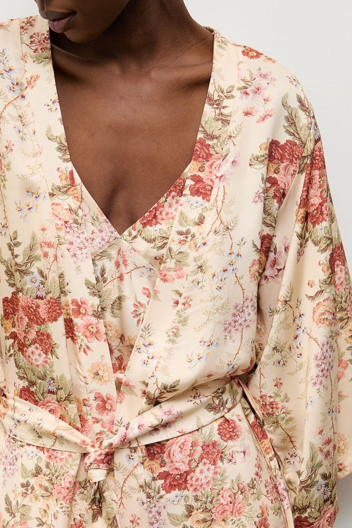 Answear.LAB sukienka kimono z wiskozy 95072.iak beżowy