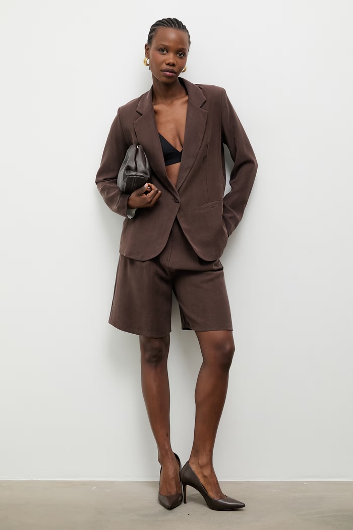 Answear.LAB pantaloni scurți eleganți pentru femei, cu vâscoză 95067.iak maro WS26