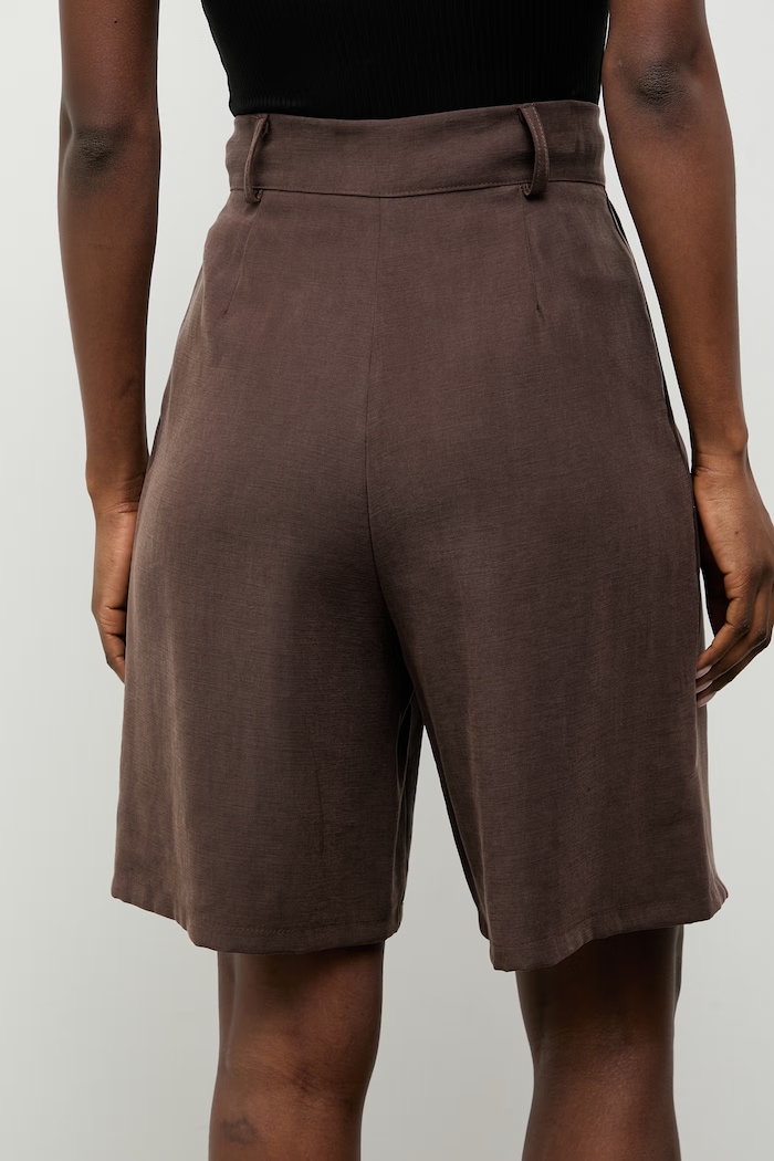 Îmbrăcăminte Answear.LAB pantaloni scurți eleganți pentru femei, cu vâscoză 95067.iak maro