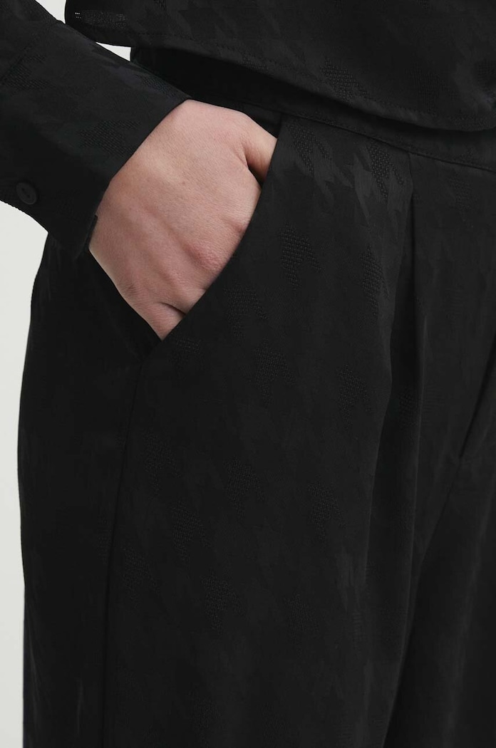 Answear.LAB spodnie czarny 37165jp.ijs