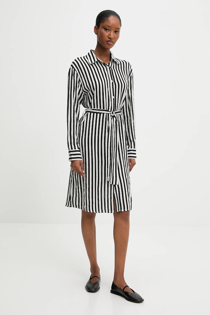 Haljina s dodatkom svile Answear.LAB casual crna W25.66.flk