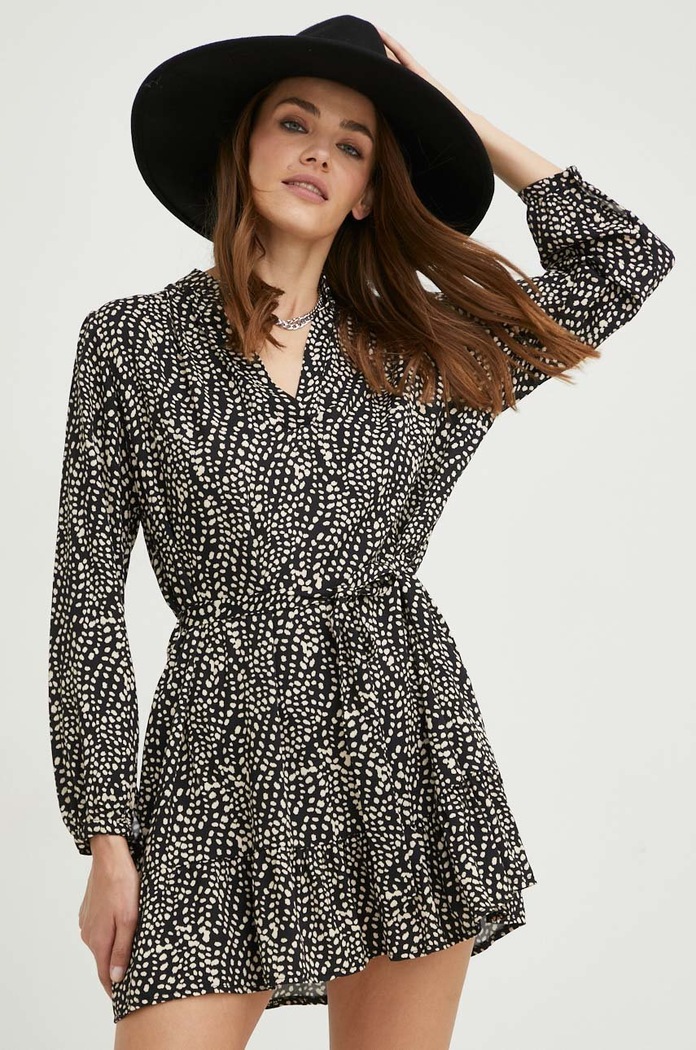 Answear Lab sukienka casual czarny 95669ftsd.js