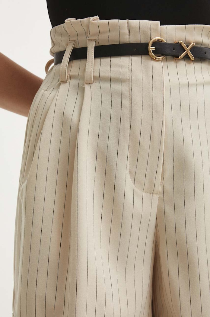Answear Lab pantaloni scurti bej PC106.HWK