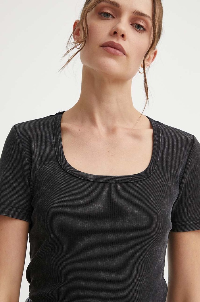 Answear.LAB t-shirt z elastanem czarny vh318.iw