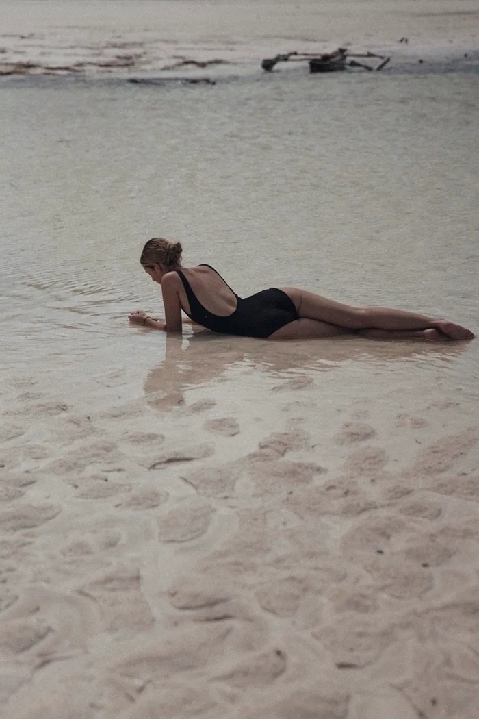 Muuv. jednodielne plavky dámske V SWIMSUIT v.swimsuit.black