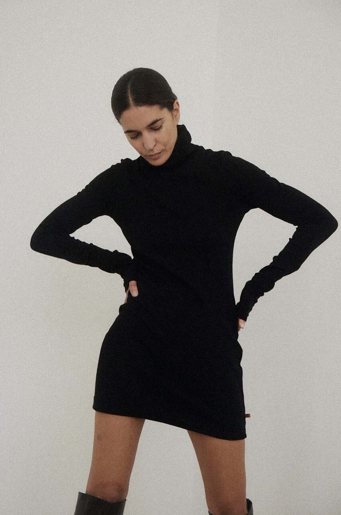 Рокля MUUV. черен sukienka.kr.TOILE.black