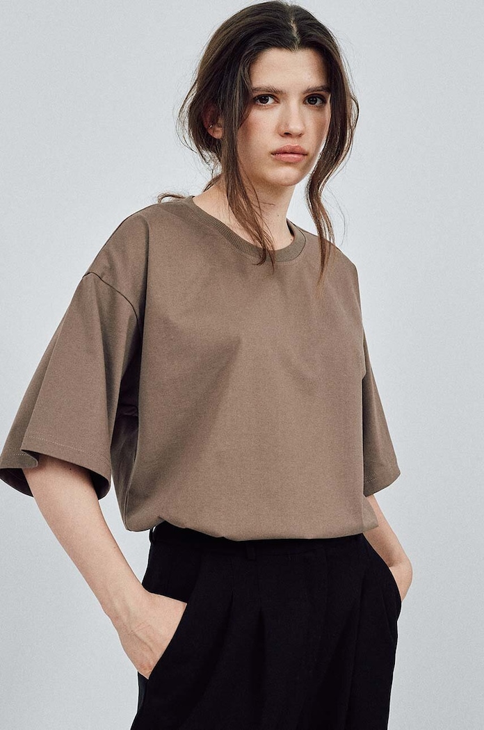 Памучна тениска MUUV. READY TO WEAR свободна бежов tshirt.READYTOWEAR
