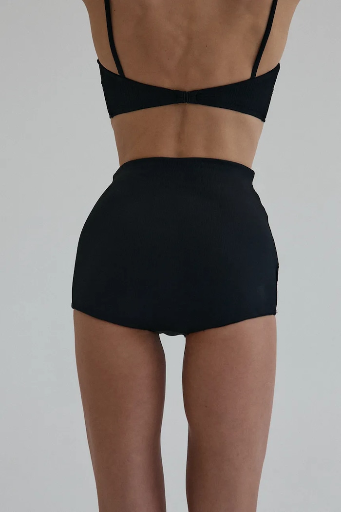 Muuv. Melltartós bikini felső női CUAL fekete biust.komp.balk.CUAL