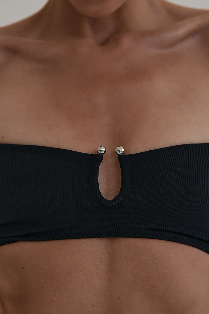 Muuv. Melltartós bikini felső női CUAL biust.komp.balk.CUAL fekete