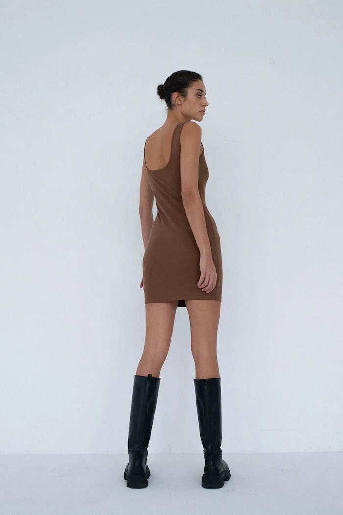 Muuv sukienka bodycon z wiskozą CIEO sukienka.mini.CIEO brązowy ZS26