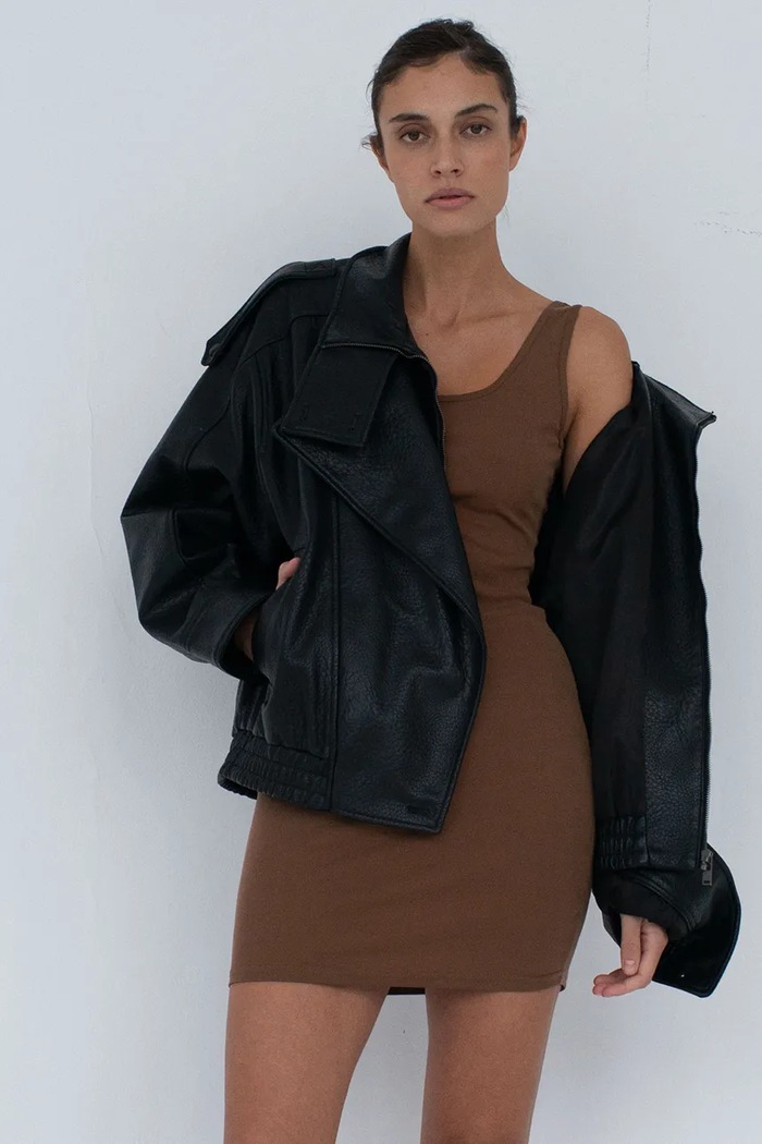 Odzież Muuv sukienka bodycon z wiskozą CIEO sukienka.mini.CIEO brązowy