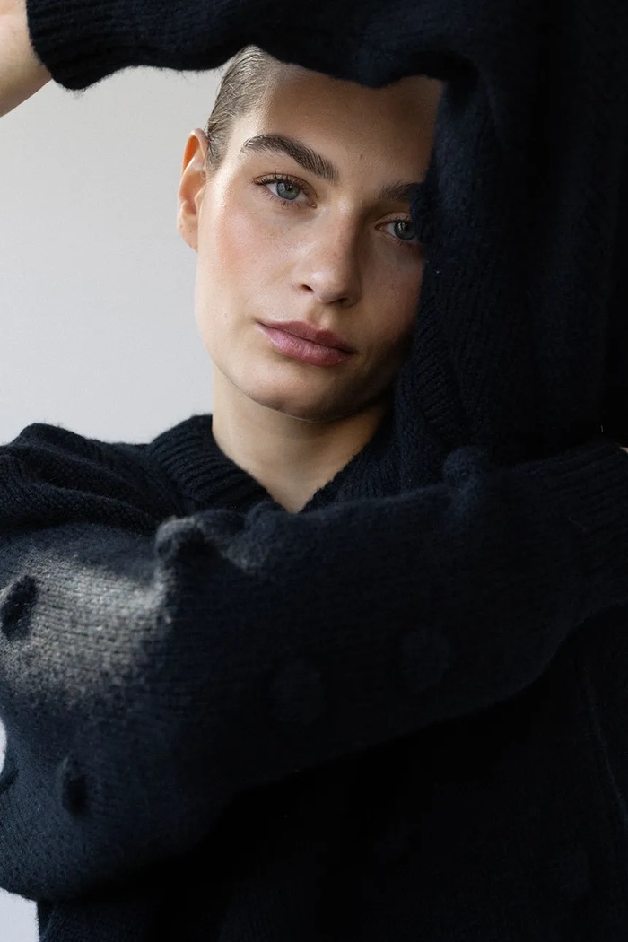 Muuv sweter damski z wełną merino wel.sweter.over.MONO czarny