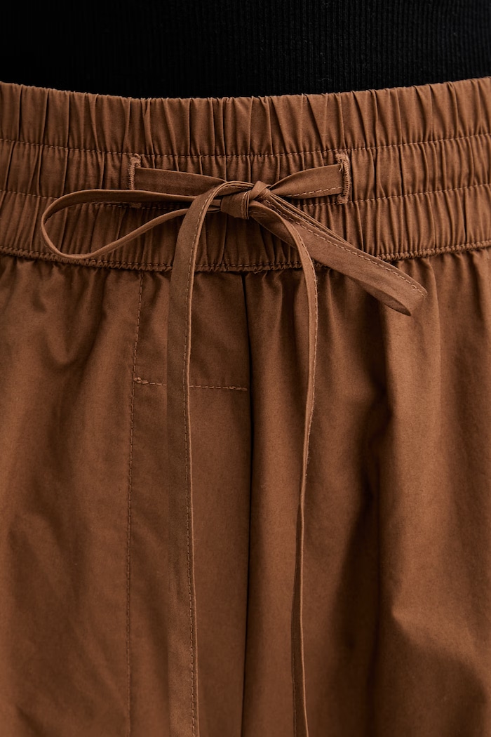 Marc O'Polo pantaloni scurți femei din bumbac maro 5000013534