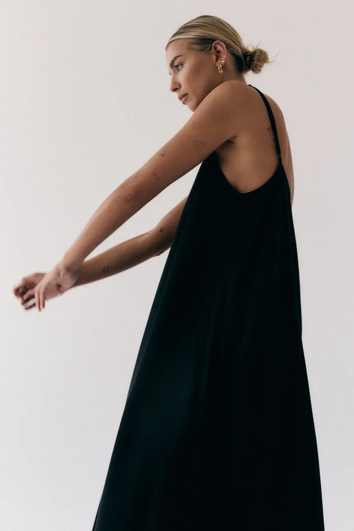 Rochie TENSE Muuv. sukienka.dluga.TENSE negru