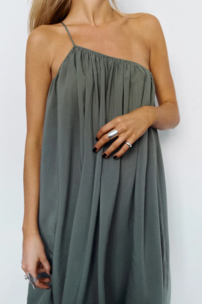 Muuv rochie evazată din vâscoză AISE sukienka.krotka.AISE verde