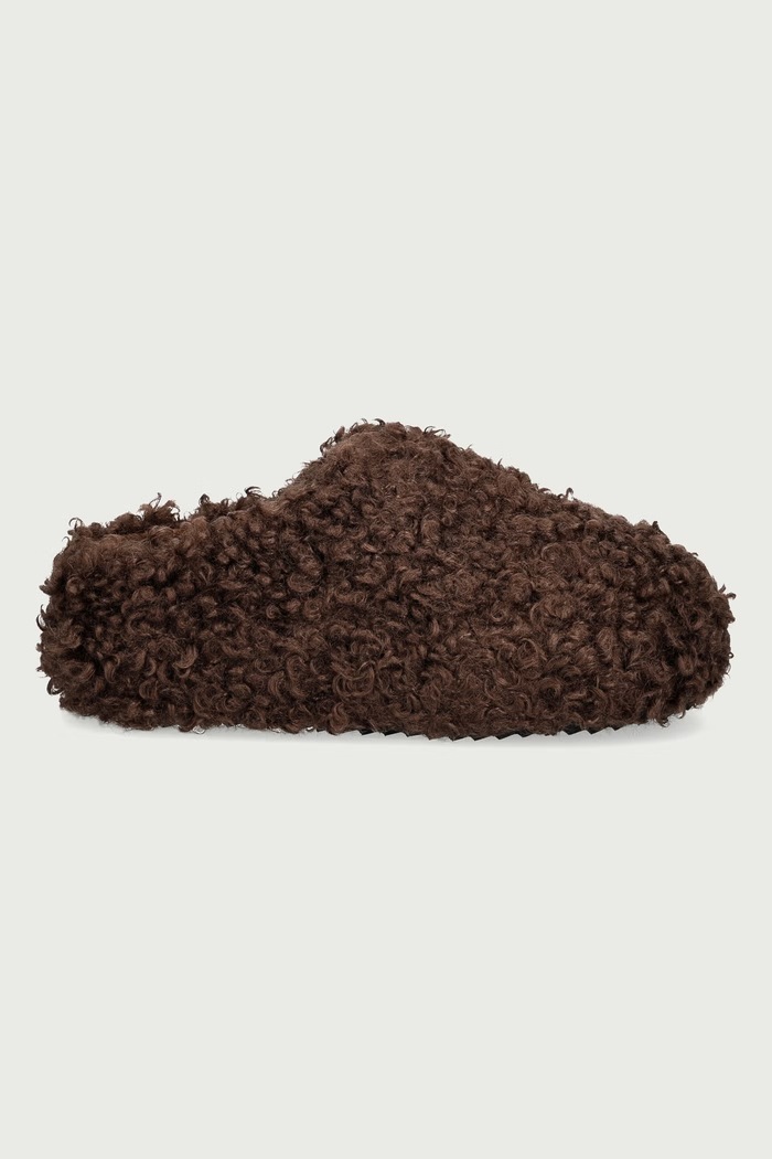 Goe Kapcie damskie UU2N4503.BROWN brązowy ZW26