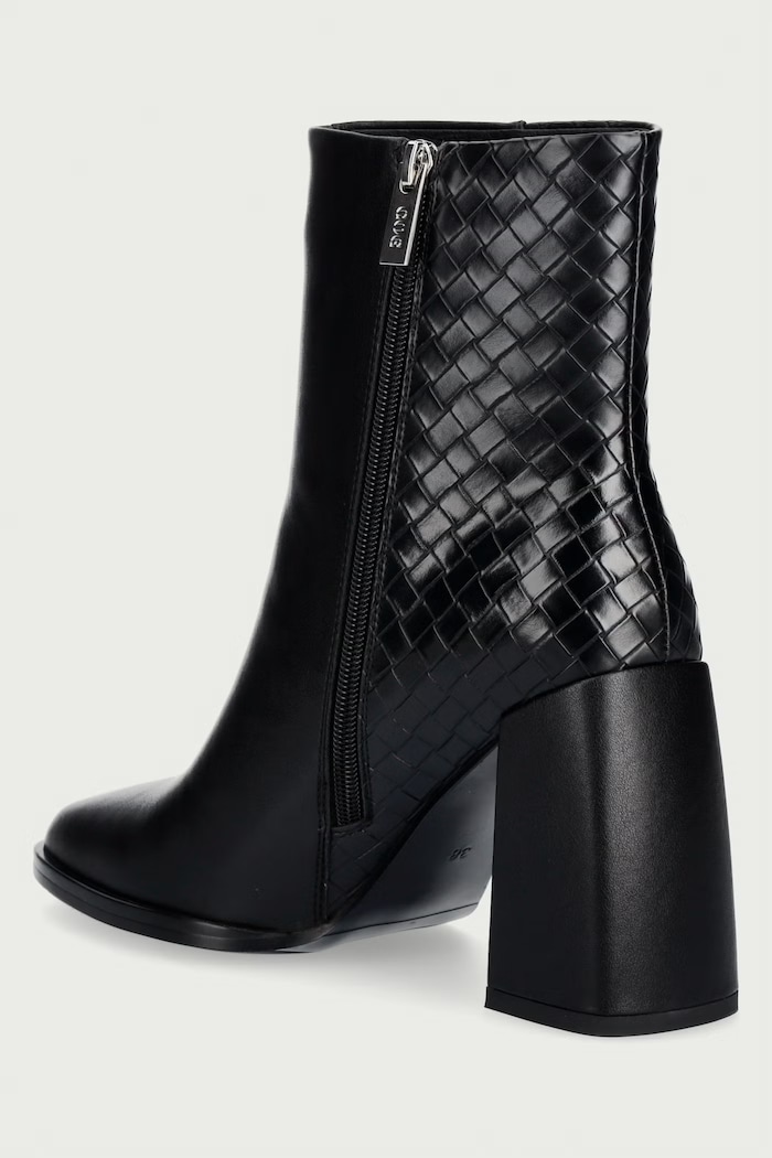 Obuwie Goe Botki damskie UU2N4211.BLACK czarny