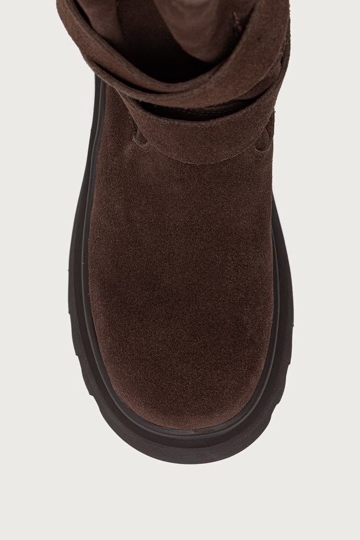 Kozaki na platformie damskie zamszowe Goe brązowy UU2N4106.BROWN