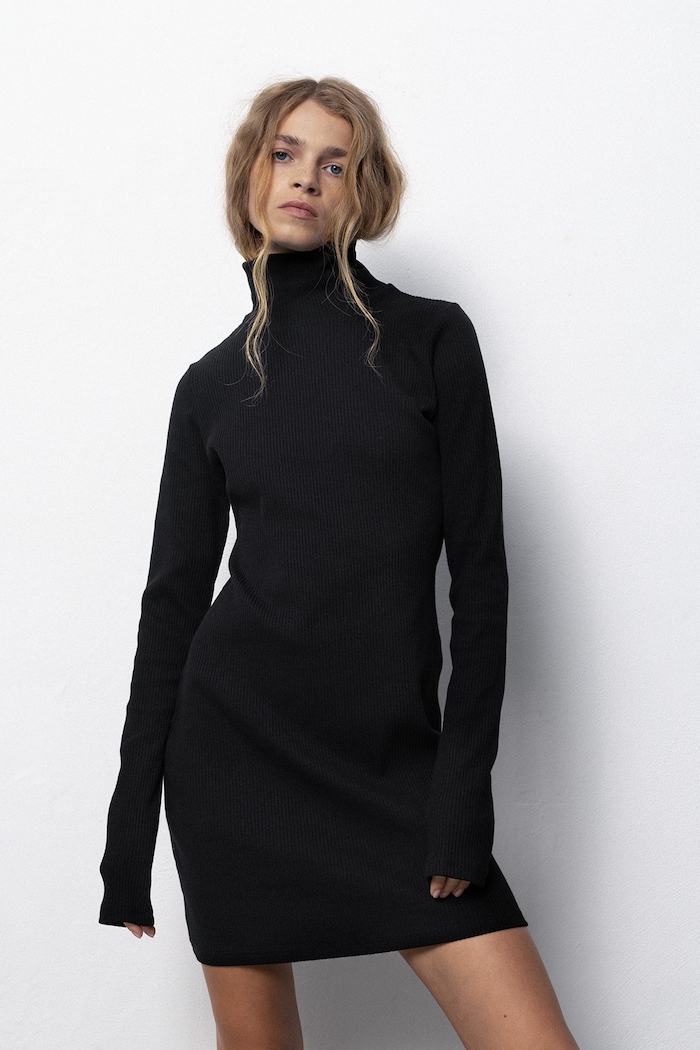 Muuv. Sukienka bodycon z bawełną czarny kr.sukienka.golf.SAE