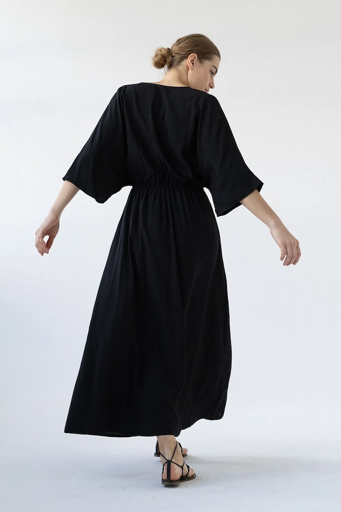 Muuv sukienka kimono z wiskozy DUE dl.sukienka.kimono.DUE czarny ZW26