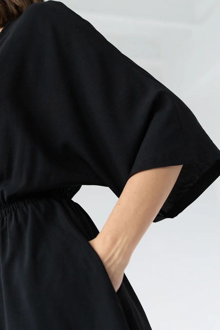 Muuv sukienka kimono z wiskozy DUE kr.sukienka.kimono.DUE czarny