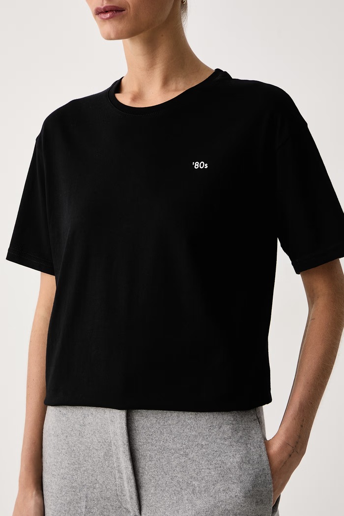 Muuv oversize kratka majica ženska bombažna '80s Muuv. ovesize.tshirt.80s črna
