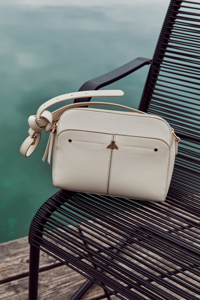 COASTAL ELEGANCE