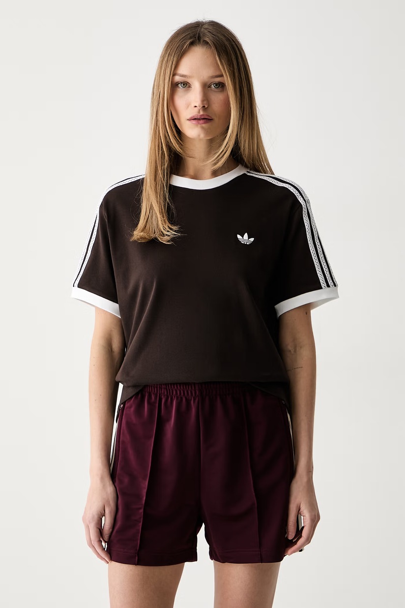 adidas Originals футболка для женщин из хлопка с эластаном